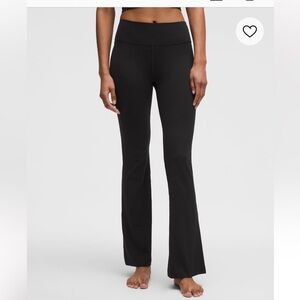 LULULEMON Groove high rise short*